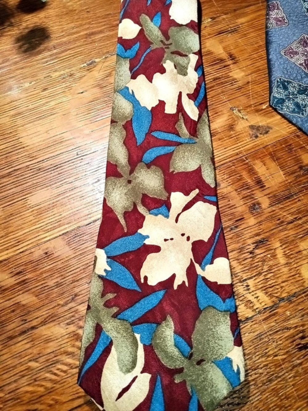 New Ideas Abstract Pattern Tie in Red & Blue Like New